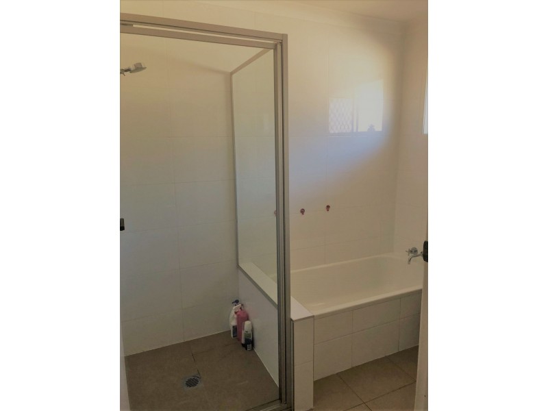 41 Alec Avenue, Mermaid Waters QLD 4218