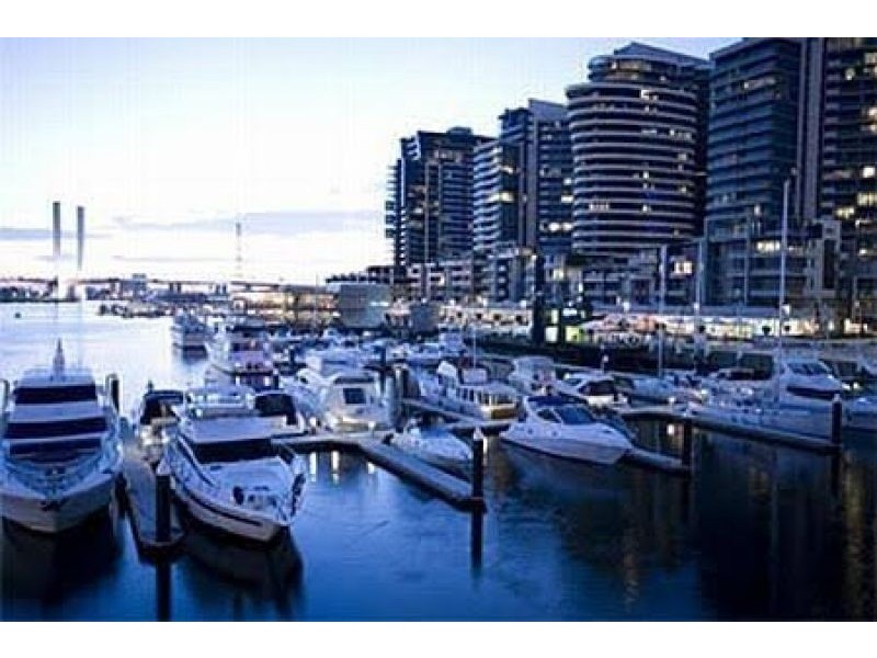 S1807/231 Harbour Esplanade, Docklands VIC 3008
