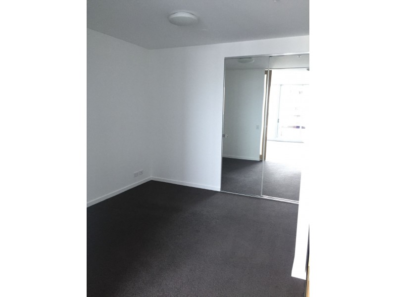 S1807/231 Harbour Esplanade, Docklands VIC 3008