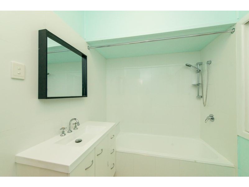 159 South Station Road, Silkstone QLD 4304