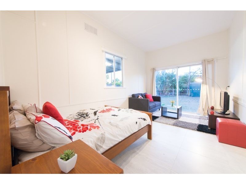 159 South Station Road, Silkstone QLD 4304