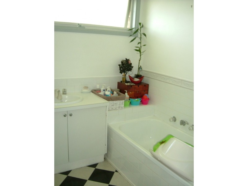 10 Isaacs Close, Sunbury VIC 3429