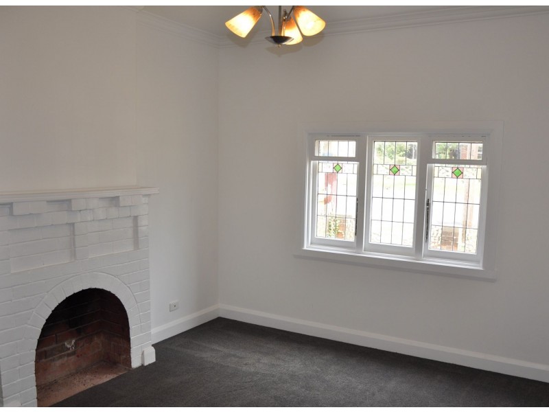 110 Peel St, Bathurst NSW 2795