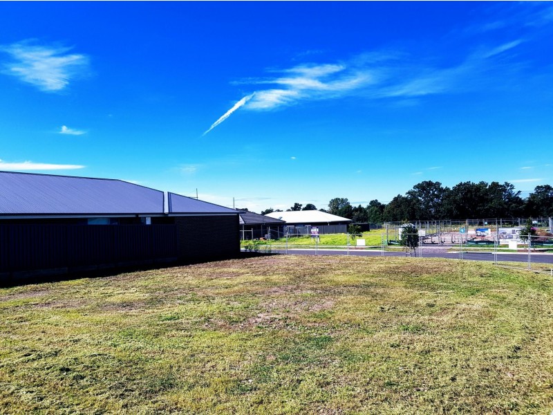 5 Markham Drive, Calderwood NSW 2527