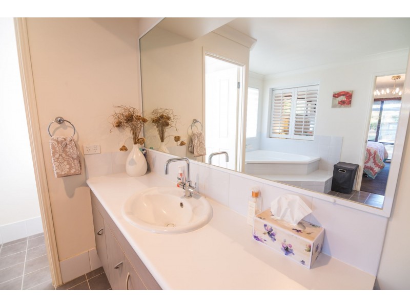 16 Blue Wren Close, Gulmarrad NSW 2463