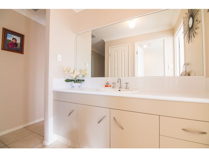 16 Blue Wren Close, Gulmarrad NSW 2463