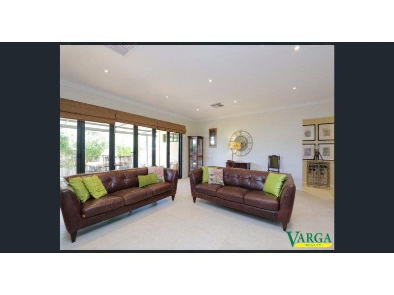 5 Brooklea Place, Ferndale WA 6148