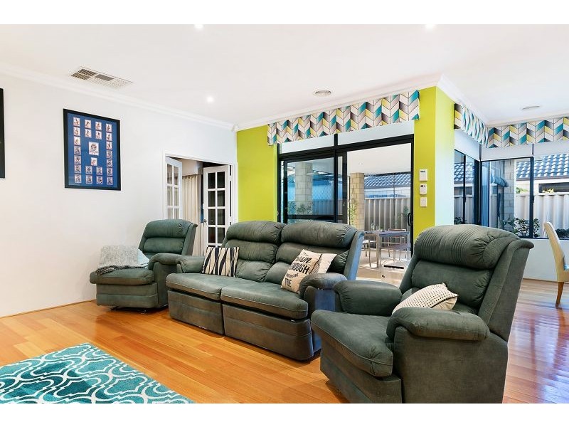 27 Chivalry Way, Atwell WA 6164