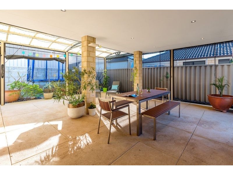 27 Chivalry Way, Atwell WA 6164