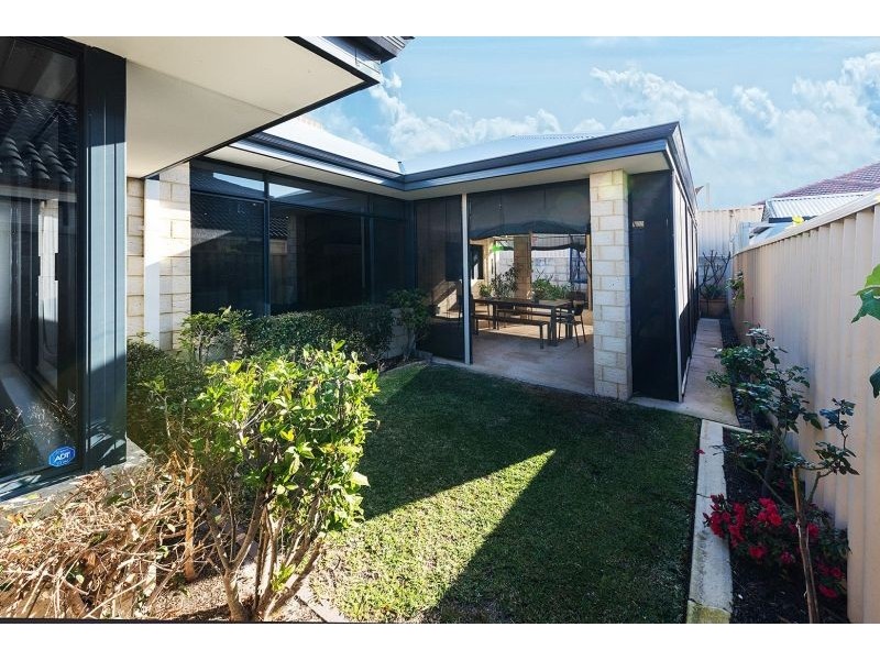 27 Chivalry Way, Atwell WA 6164