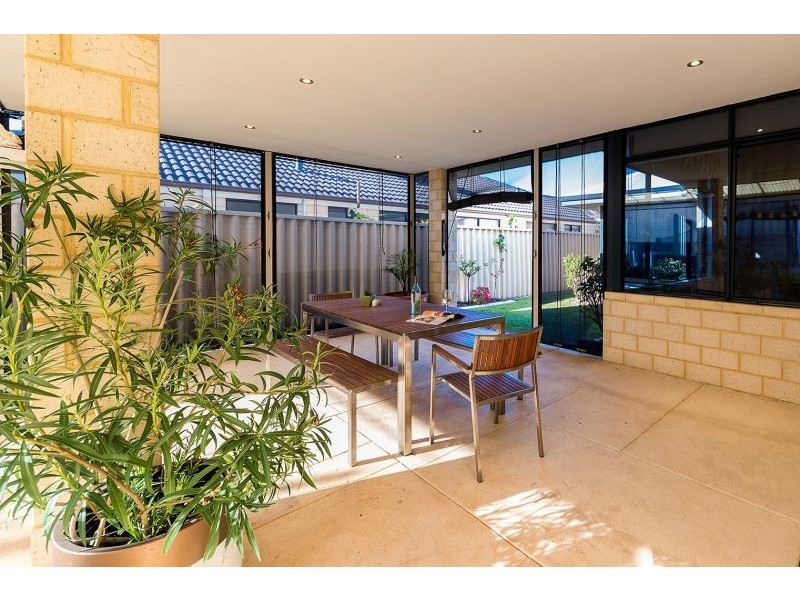 27 Chivalry Way, Atwell WA 6164