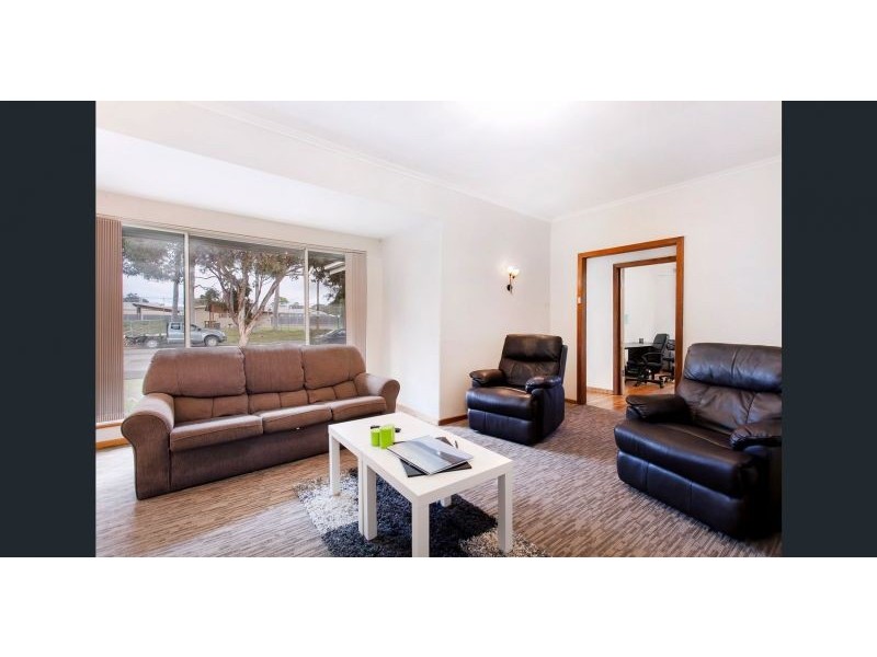 17 Sandison Avenue, Park Holme SA 5043