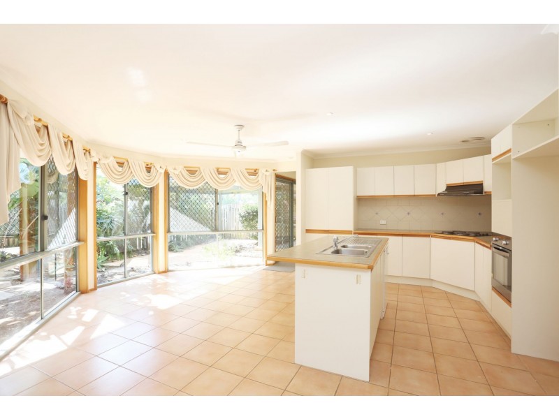 71 The Village Ave, Coopers Plains QLD 4108