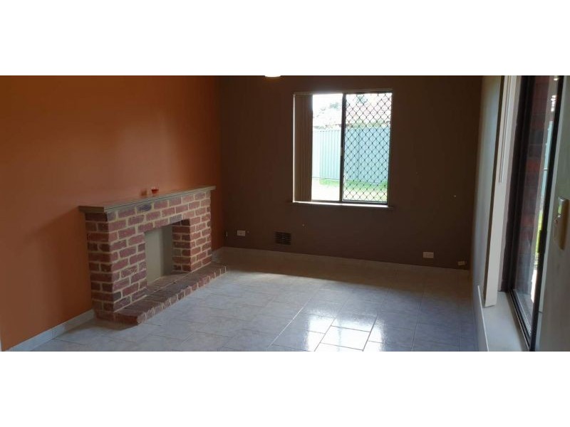 10 Oakfield Place, Kelmscott WA 6111