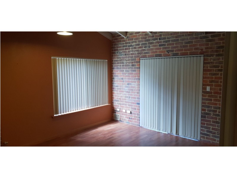 10 Oakfield Place, Kelmscott WA 6111