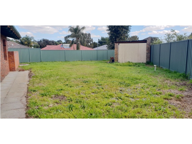 10 Oakfield Place, Kelmscott WA 6111