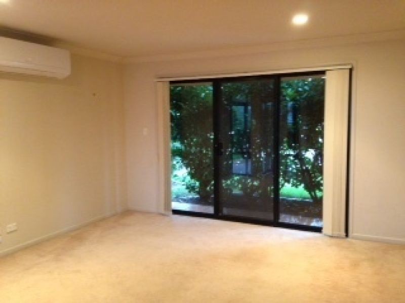 10 Josh Crt, Ashmore QLD 4214