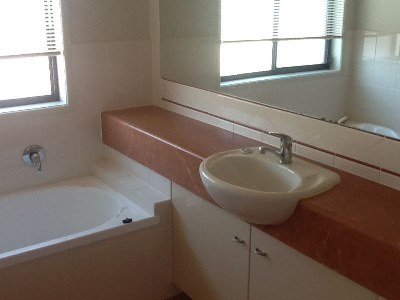 10 Josh Crt, Ashmore QLD 4214