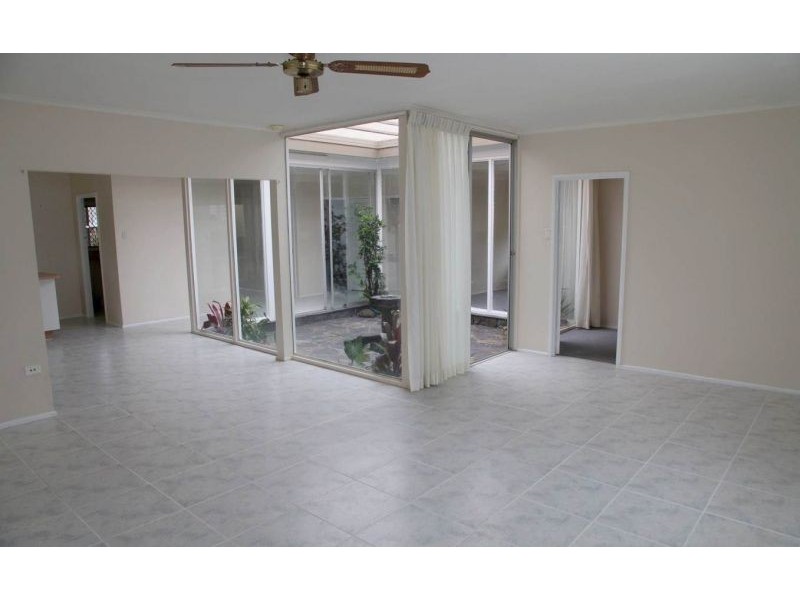 2 Binda Place, Bundall QLD 4217