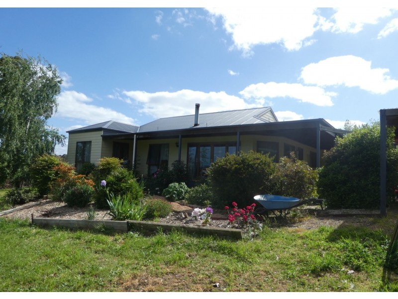 28 Sycamore Grove, Kinglake VIC 3763