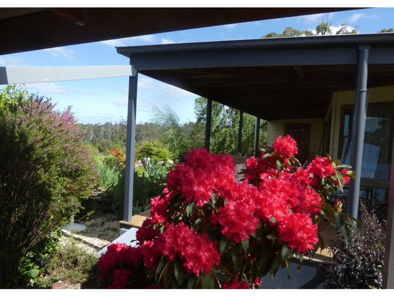 28 Sycamore Grove, Kinglake VIC 3763