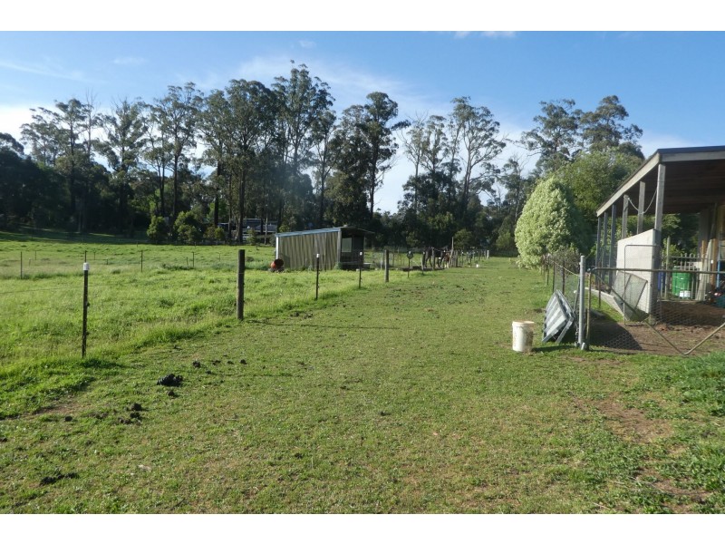 28 Sycamore Grove, Kinglake VIC 3763