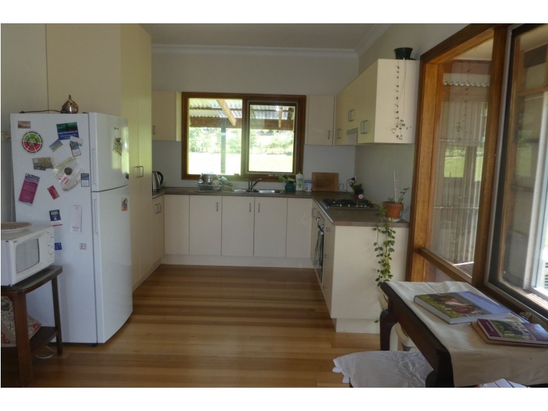 28 Sycamore Grove, Kinglake VIC 3763