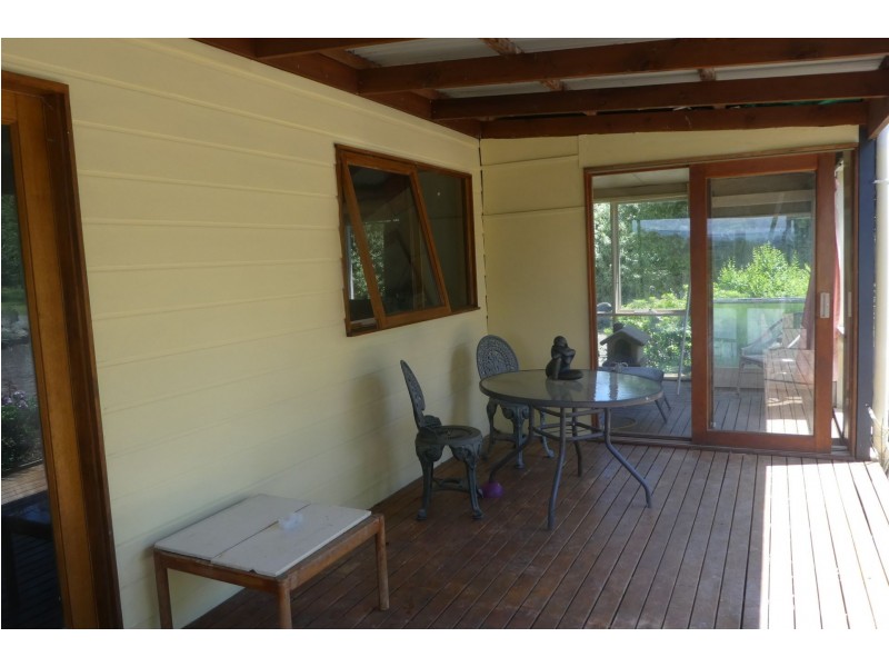 28 Sycamore Grove, Kinglake VIC 3763