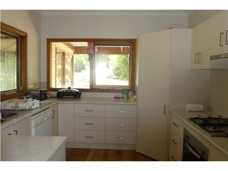 28 Sycamore Grove, Kinglake VIC 3763