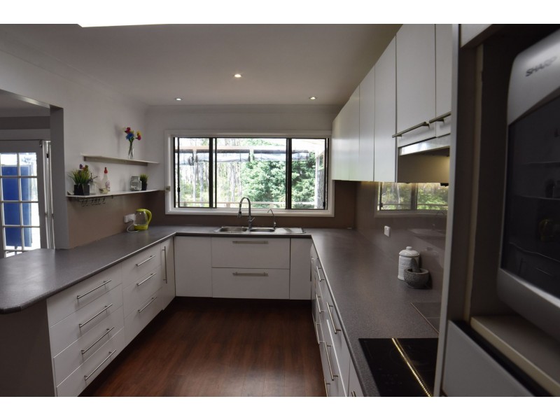 132 Marks Rd, Gorokan NSW 2263