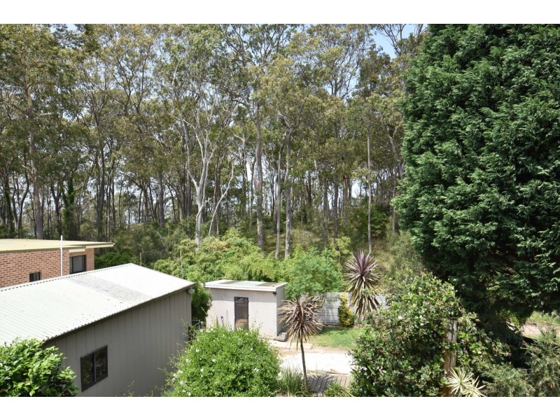 132 Marks Rd, Gorokan NSW 2263