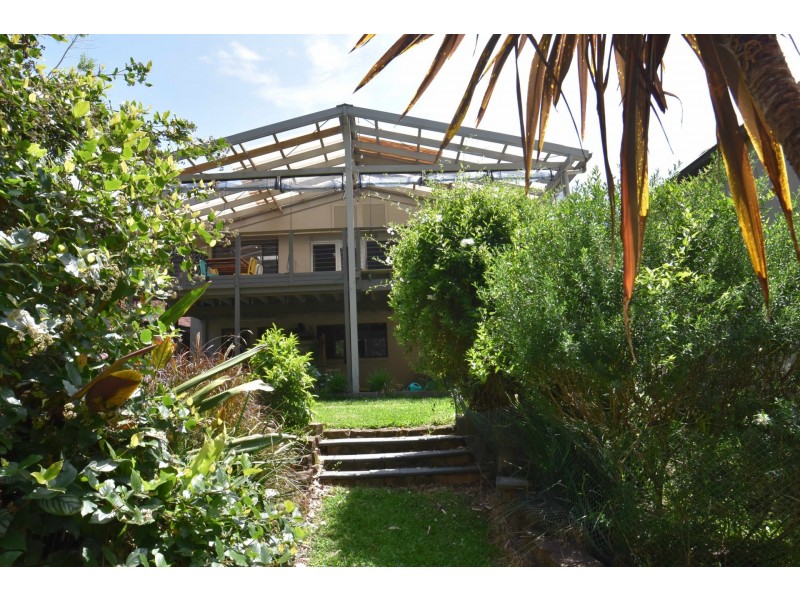 132 Marks Rd, Gorokan NSW 2263