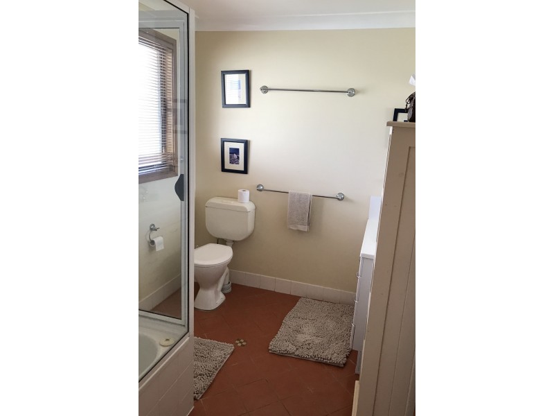 16 Lewis Street, Old Bar NSW 2430