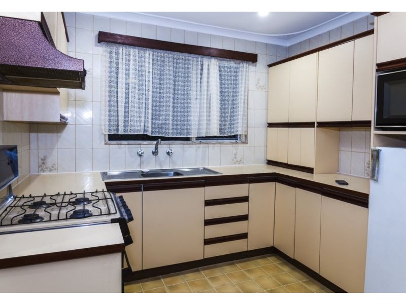 40 Whiteside St, Cloverdale WA 6105