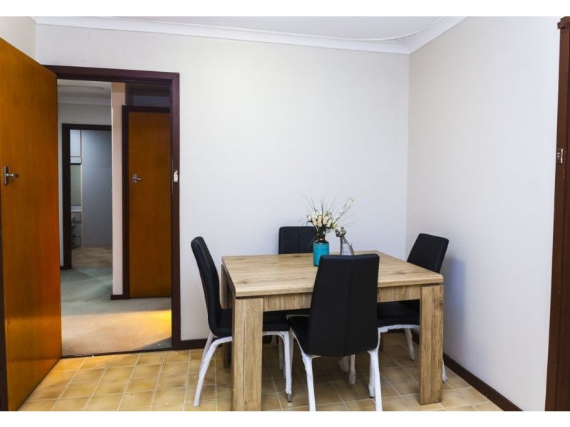 40 Whiteside St, Cloverdale WA 6105