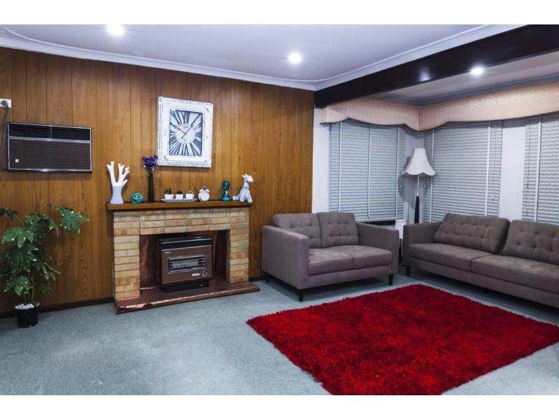 40 Whiteside St, Cloverdale WA 6105