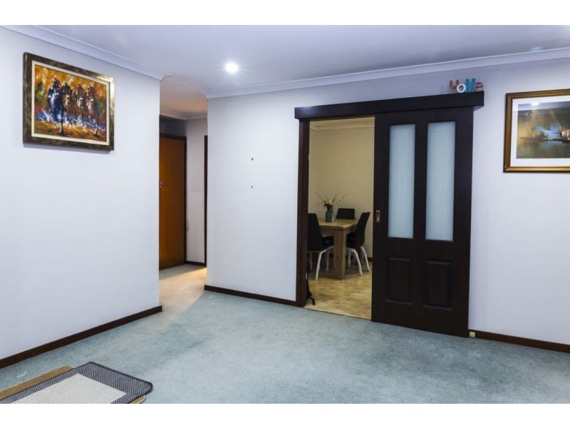 40 Whiteside St, Cloverdale WA 6105