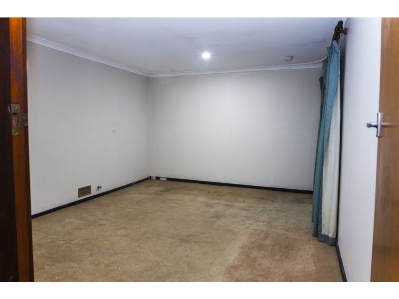 40 Whiteside St, Cloverdale WA 6105