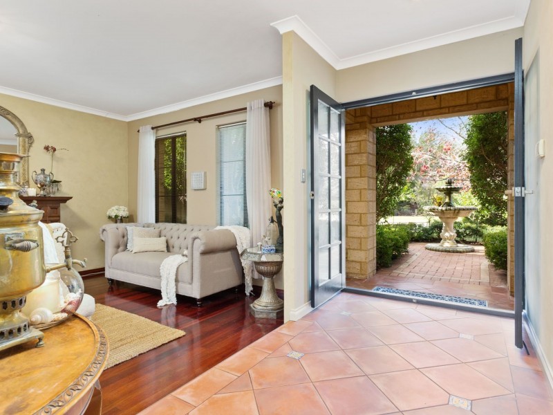 3 Cheshunt Garden, North Lake WA 6163