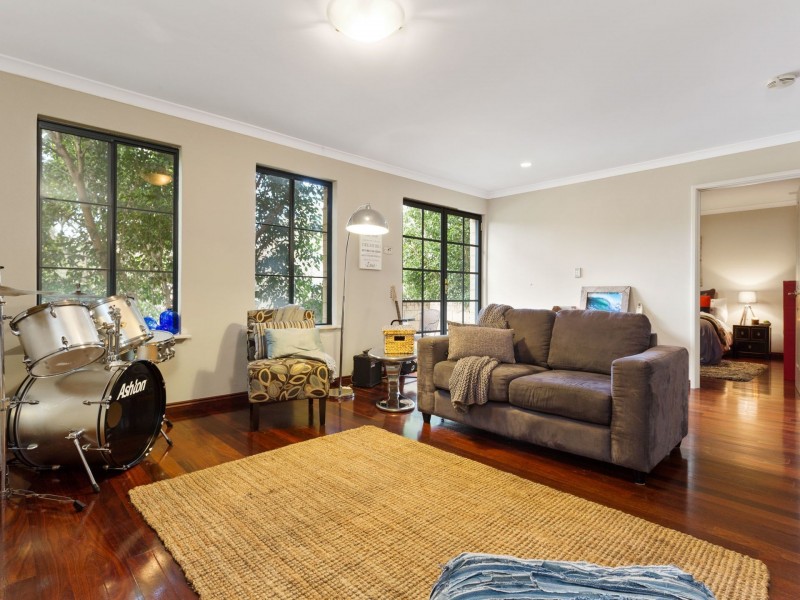 3 Cheshunt Garden, North Lake WA 6163