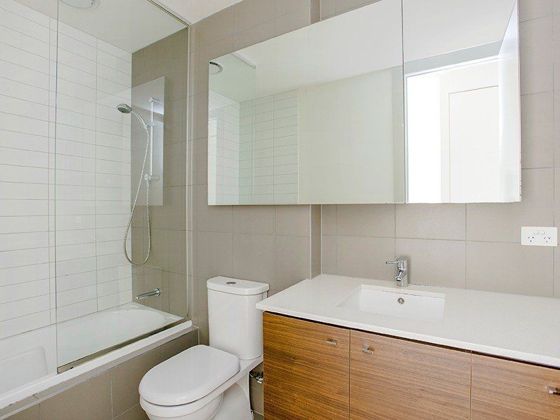 705/111 LEICESTER STREET, Carlton VIC 3053