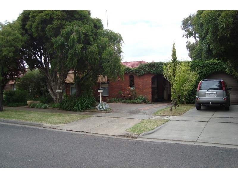 10 Emden Court, St Albans VIC 3021