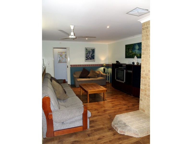 8 Parkland Drive, Warnbro WA 6169