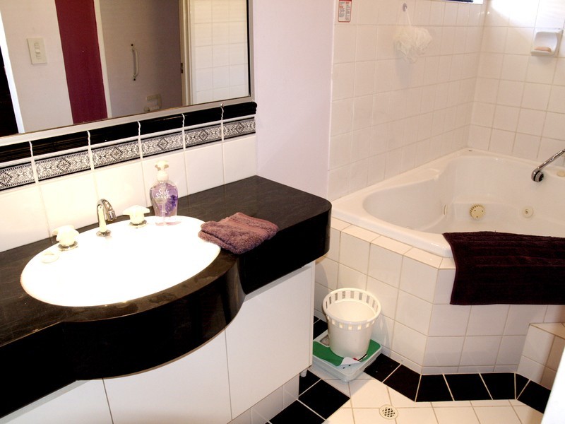 8 Parkland Drive, Warnbro WA 6169