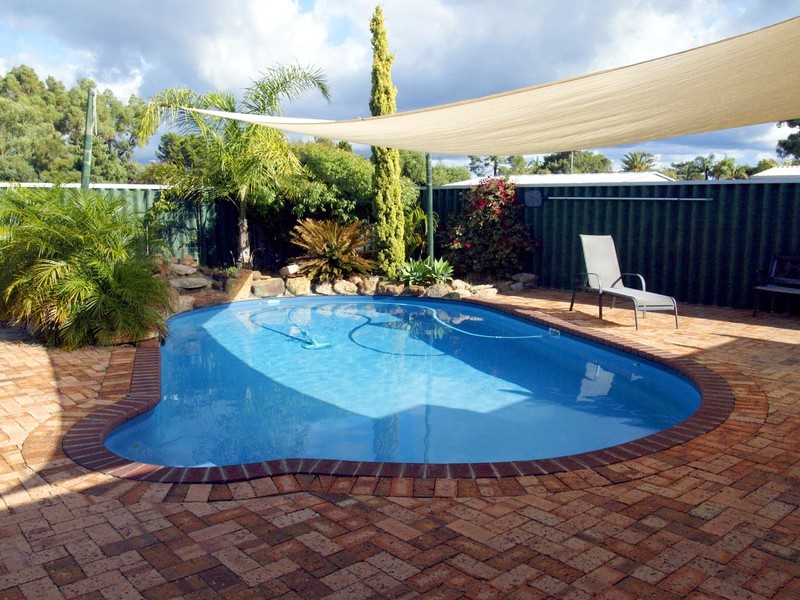 8 Parkland Drive, Warnbro WA 6169