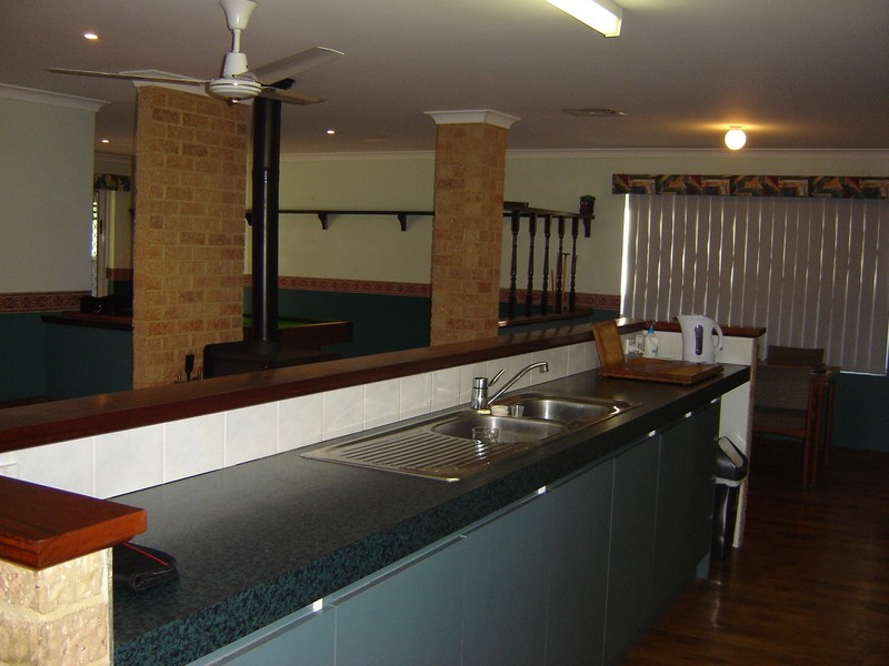 8 Parkland Drive, Warnbro WA 6169