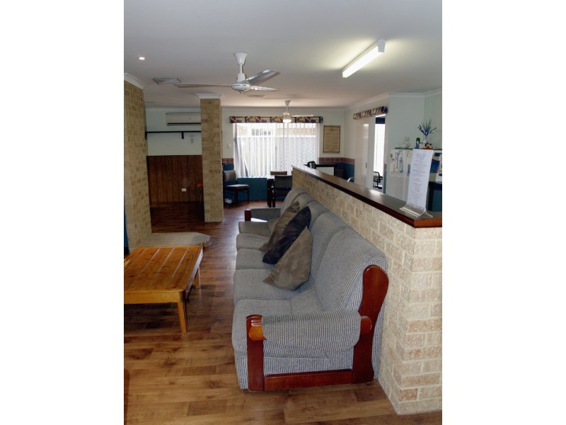 8 Parkland Drive, Warnbro WA 6169