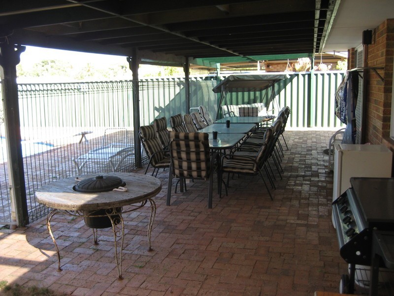 8 Parkland Drive, Warnbro WA 6169