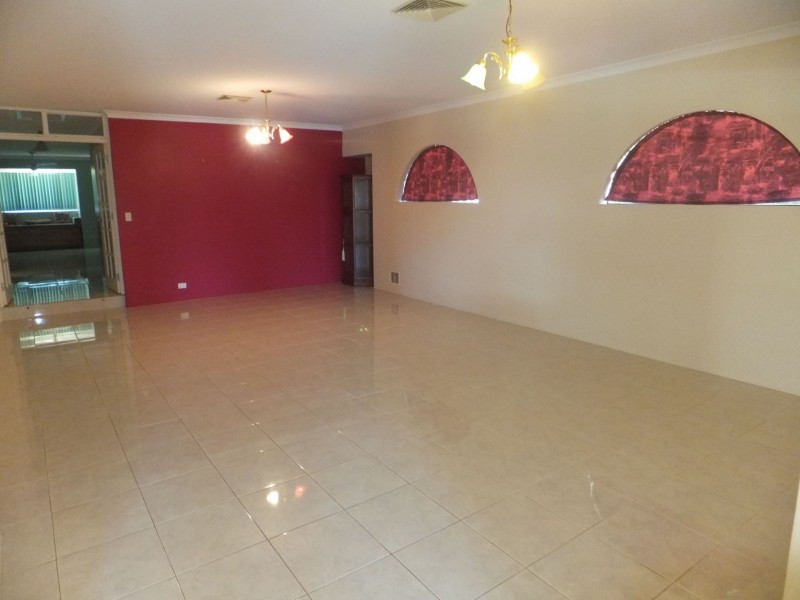 55 Bernley Dr, Viveash WA 6056