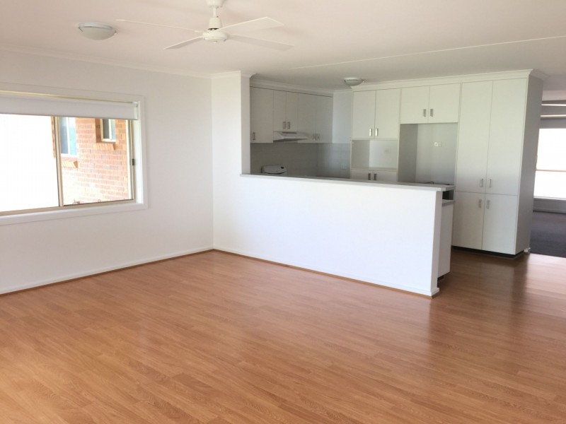 16 Kindra Crescent, Coolamon NSW 2701